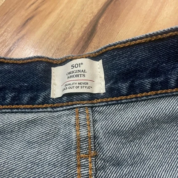 Levi's 501 Original cutoff distressed button fly shorts Sz 32 - Picture 7 of 8